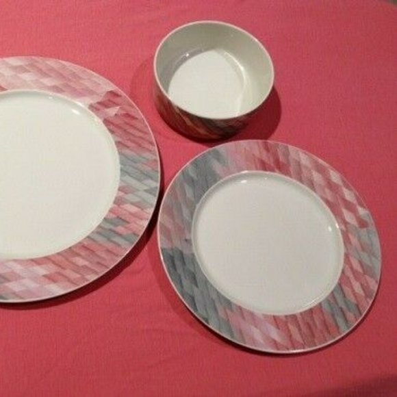 VILLEROY & BOCH Collage pattern 3-piece Dinner Set: 2 Dinner Plates,1 Soup Bowl - Picture 4 of 6